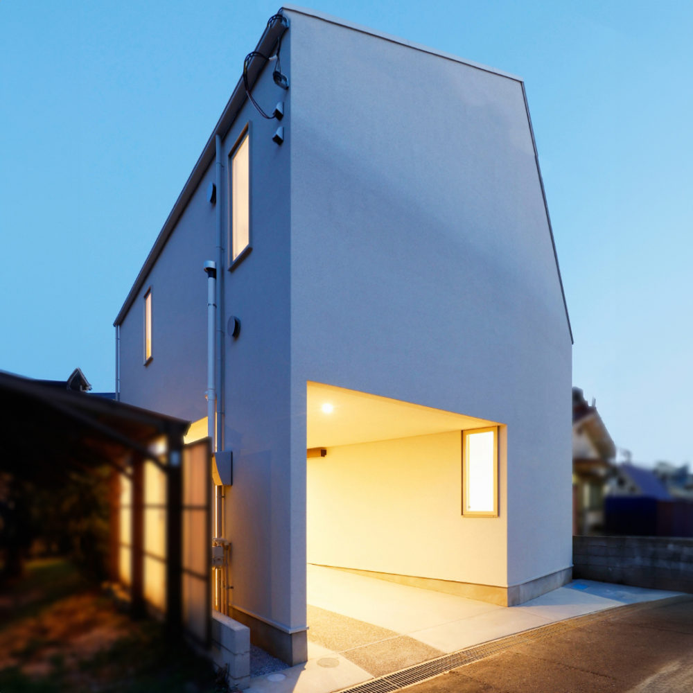 ガレージ付きの狭小住宅（ワンズライフホーム施工例）