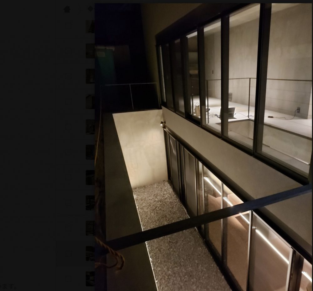 ドライエリア（半地下空間に光と風を届ける設計）